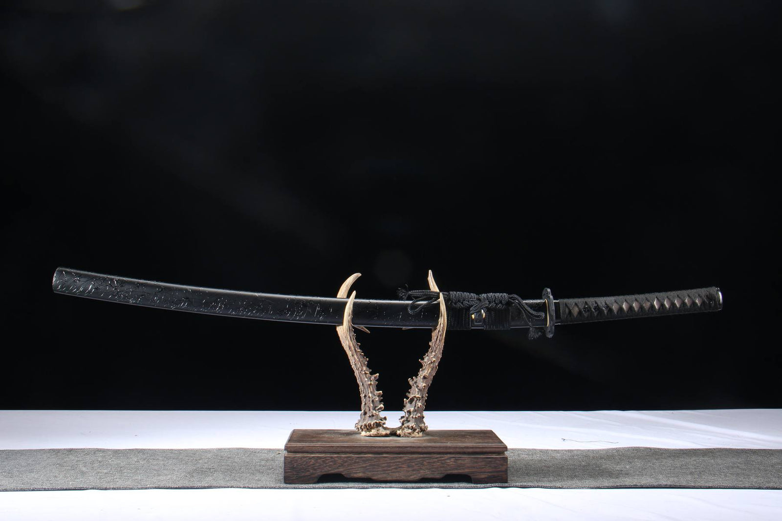 Midnight Scatter 5160 spring steel katana in textured black / black product photo 1