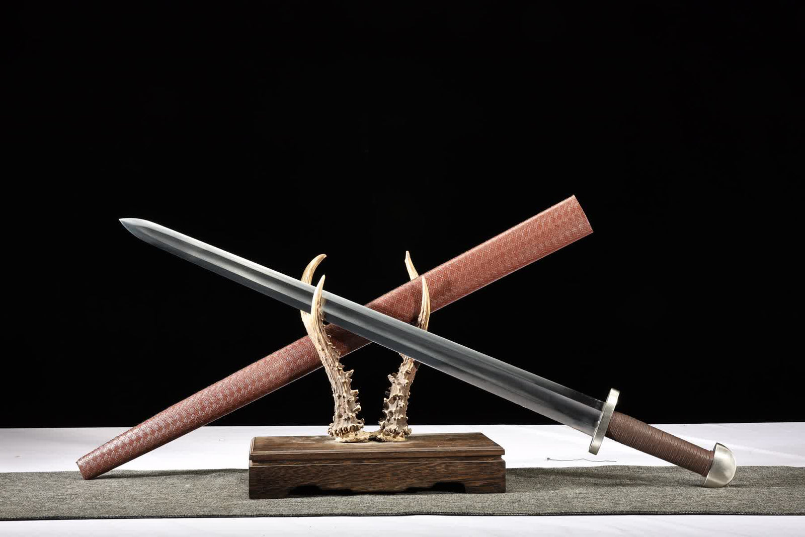 Viking Sword ES01 - 1060 Steel product photo 1