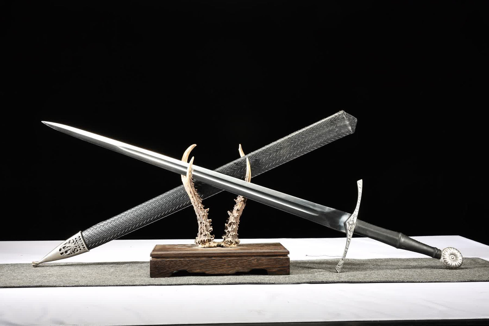 European Sword ES02 - 1060 Steel with Leather Handle product photo 1