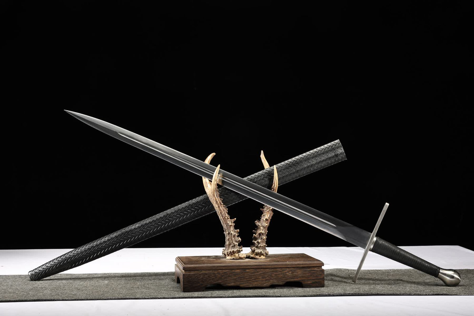 European Sword ES07 - 1060 Steel product photo 1