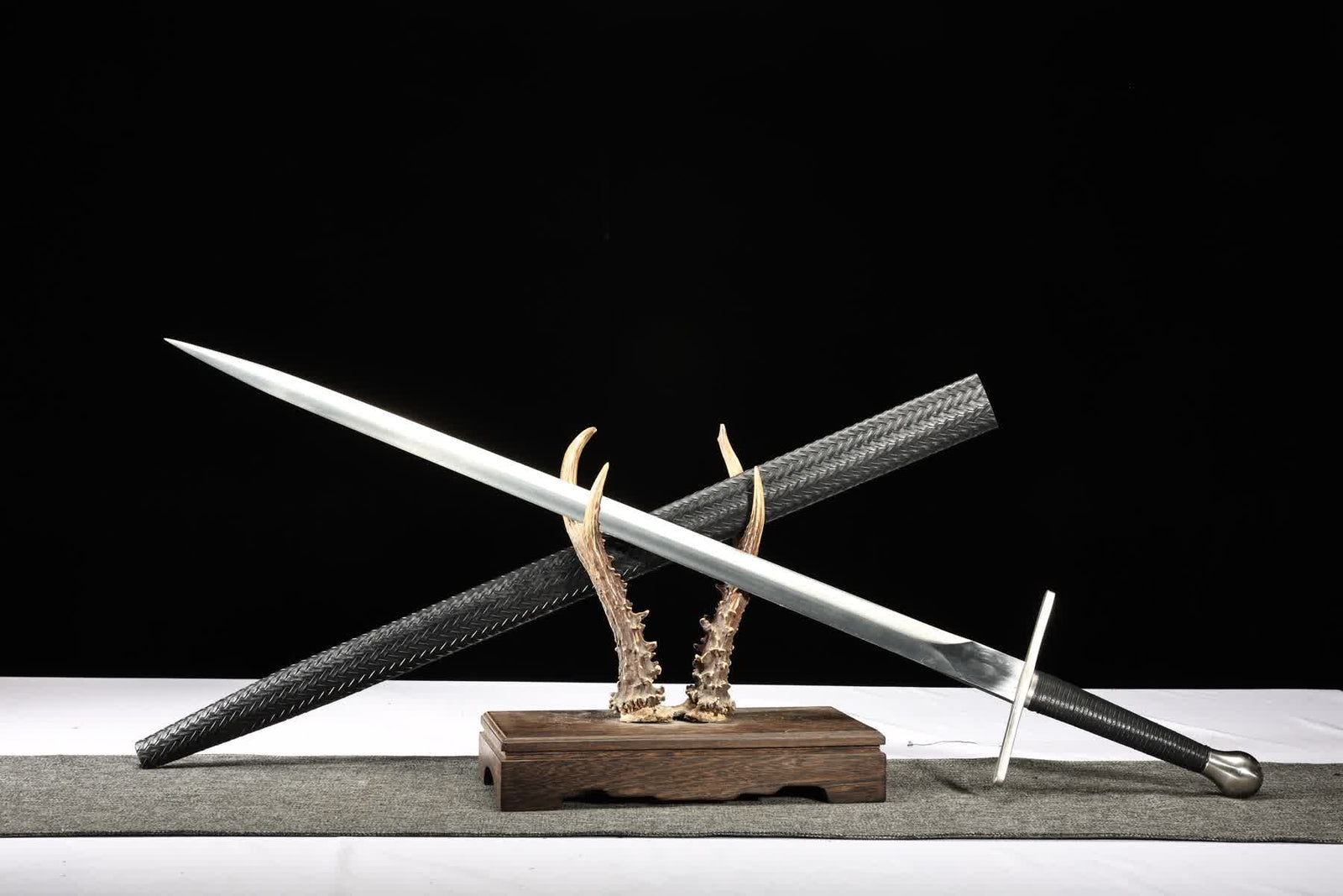 European Sword ES11 - 1060 Steel product photo 1