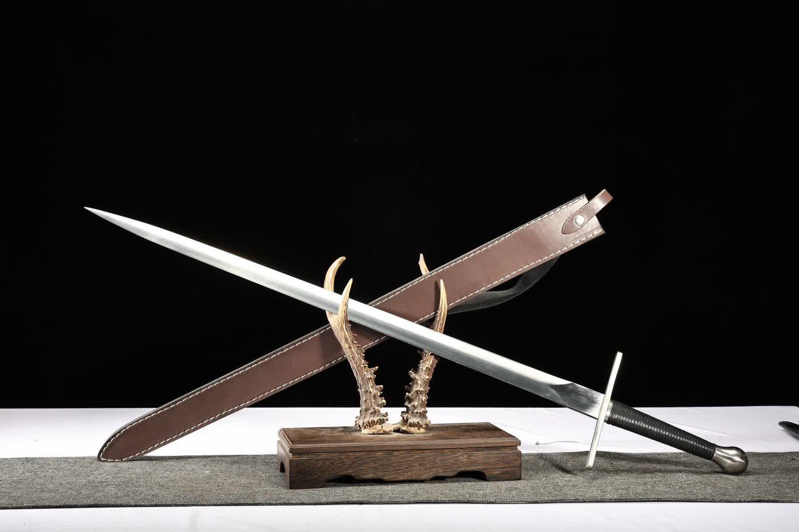 European Sword ES09 - 1060 Steel product photo 1