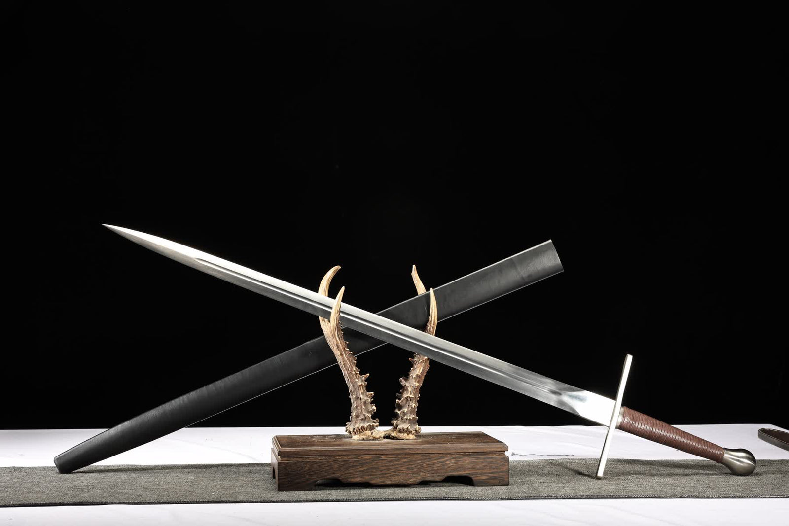 European Sword ES16 - 1060 Steel product photo 1