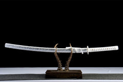 Full side view of 冰魄凝光 katana displayed with its white lacquer saya