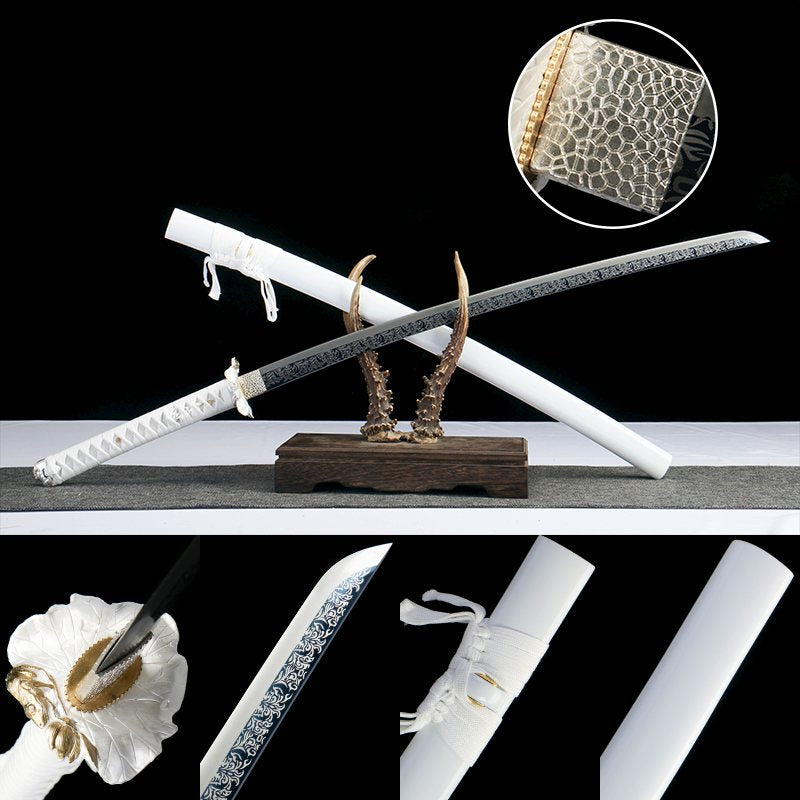 霜刃未试 katana with frost-pattern blade and pure white saya