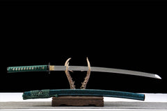 碧霄金纹 katana product detail image 2 showing blade, saya, and fittings