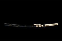 Wide studio view of 渡厄 katana and frosted black saya on a wooden stand