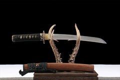 檀棕金络 tanto product detail image 2 showing blade, saya, and fittings