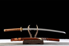 黑金棕络 katana product detail image 2 showing blade, saya, and fittings