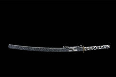 Wide studio view of 千机变 katana and matching speckled saya on a wooden stand