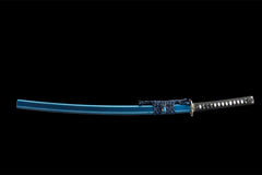 Wide studio view of 松间鹤唳 katana and orchid blue saya on a wooden stand