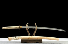 雅锐 katana product detail image 2 showing blade, saya, and fittings