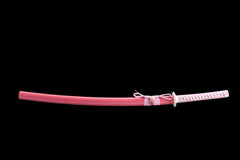 Wide studio view of 霓虹斩 katana and sakura pink saya on a wooden stand