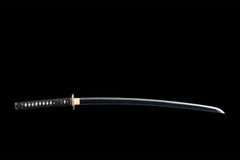 Close-up of 松间鹤唳 blade showing the blue-black finish and white edge line