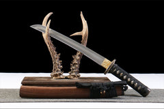 檀棕金络 tanto product detail image 4 showing blade, saya, and fittings
