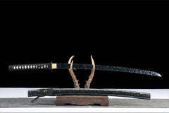 Detailed view of 破阵子 drawn beside the dark lacquered saya and black sageo
