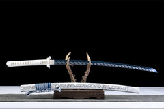 蓝雪银鳞 katana product detail image 4 showing blade, saya, and fittings