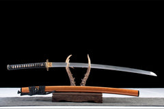 回旋之牙 katana product detail image 4 showing blade, saya, and fittings