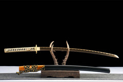Detailed view of 星陨·断时 drawn beside the black saya and black-gold sageo