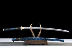 Detailed view of 混沌初开 drawn beside the black saya and ivory sageo