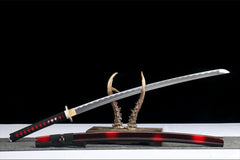 Upper saya close-up of 永夜之拥 highlighting the glowing red lacquer finish