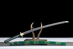 Upper saya close-up of 快意裁云 highlighting the glossy green finish and gold dragon detail