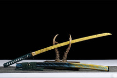 Upper saya close-up of 青冥引 highlighting the brushed blue-and-gold finish