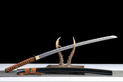 Upper saya close-up of 承影流光 highlighting the gloss black lacquer finish