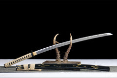 Upper saya close-up of 渡厄 highlighting the white frosted lacquer texture