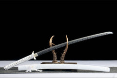 Upper saya close-up of 霜刃未试 highlighting the smooth pure white lacquer finish