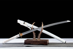 白牙 katana product detail image 6 showing blade, saya, and fittings
