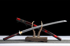 Close-up of 永夜之拥 tsuka wrap with black cord and red accent underlay