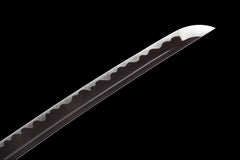 Handle and habaki detail of 噬魂渊 with dragon-themed tsuba and blade base