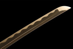Handle and habaki detail of 星陨·断时 with the gold dragon tsuba and blade base