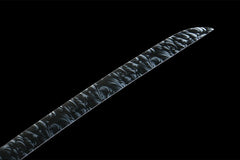 Handle and habaki detail of 破阵子 with the carved black tsuba and patterned blade base