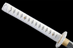 Handle and habaki detail of 冰魄凝光 with silver-toned tsuba and blade base
