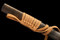 Textured close-up of 孤鸿影 saya showing the raised snakeskin pattern under light