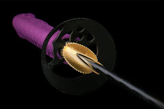 Macro view of 暗夜魔瞳 handle wrap and dark blade contrast