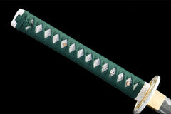 Braided sageo knot and emerald lacquered saya detail on 快意裁云