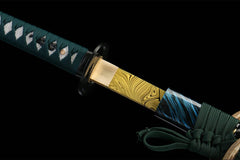 Macro view of 青冥引 handle wrap and golden blade contrast