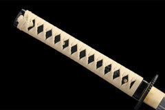 Macro view of 渡厄 handle wrap and polished blade contrast