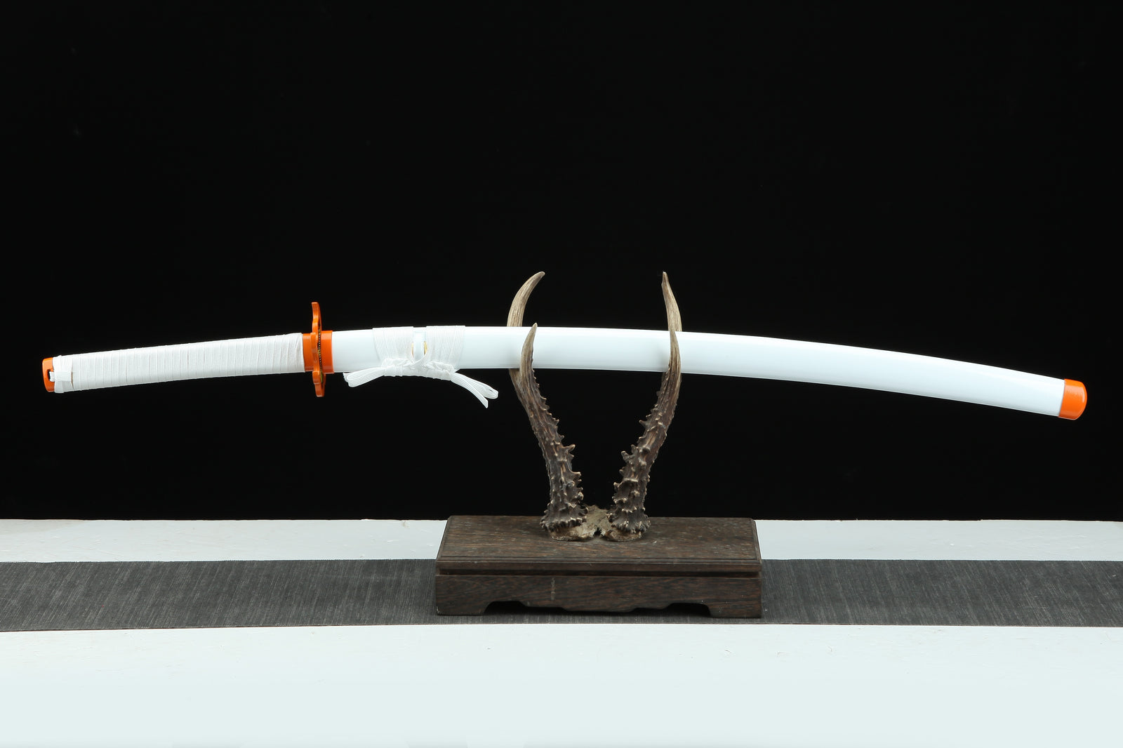 Demon Slayer Katana – Rengoku Flame Blade | 炎柱の日輪刀 full product photo