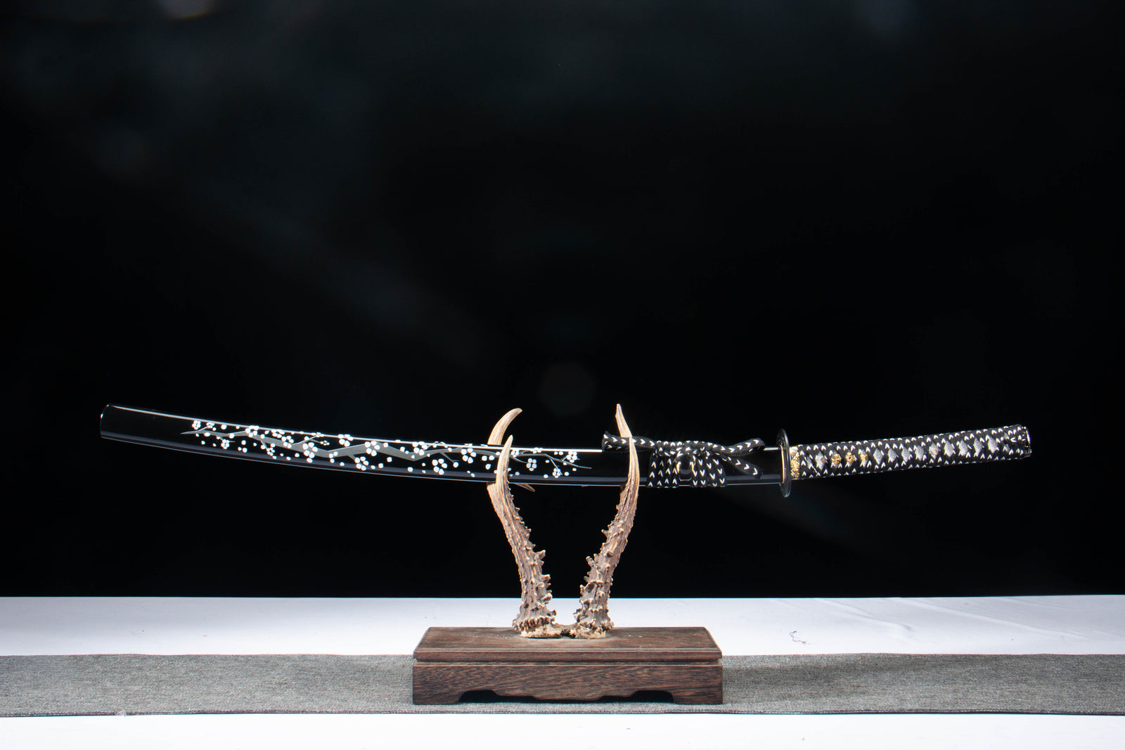 Polished 1065 Damascus Bo-Hi Katana product photo 1
