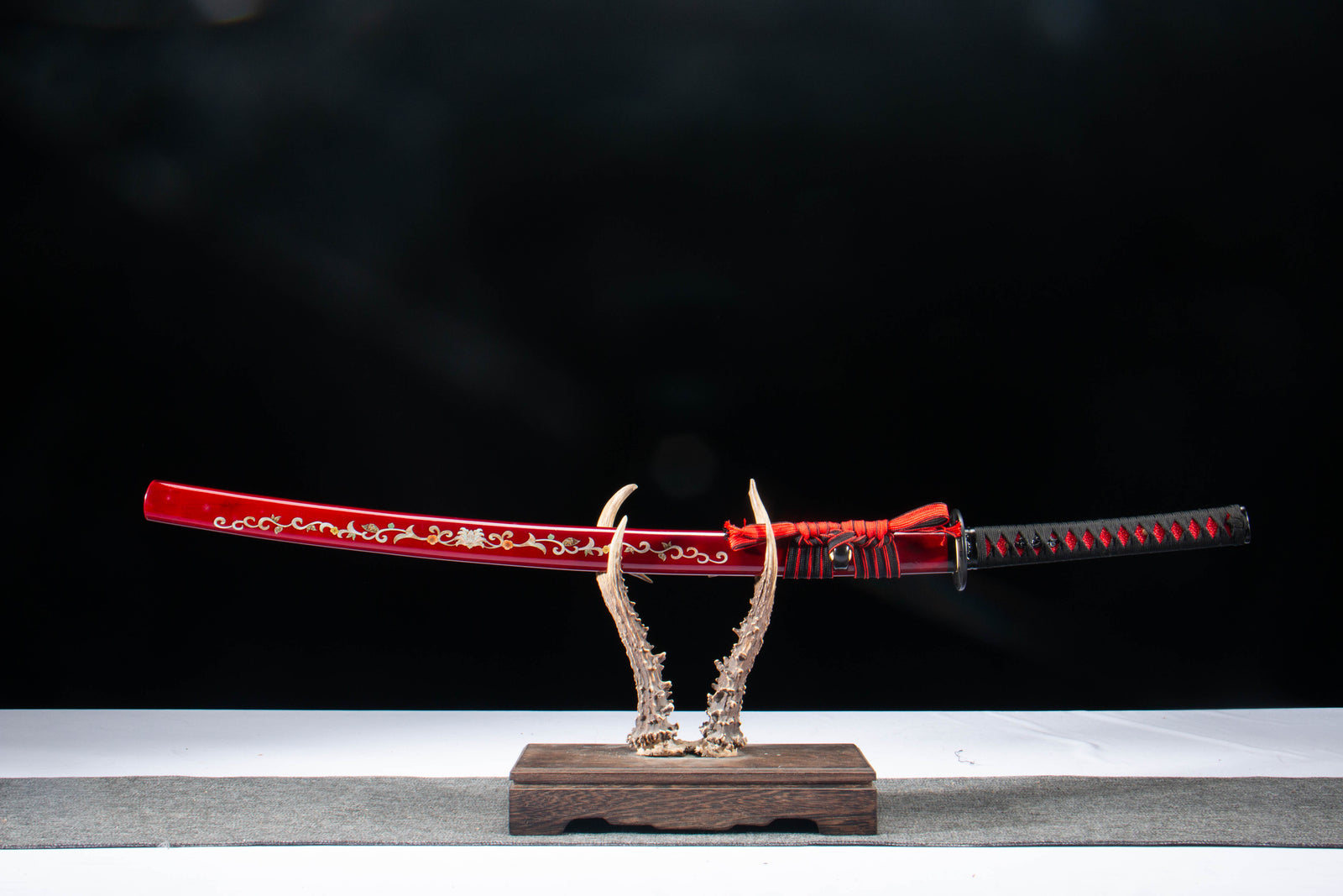 Crimson Karakusa 1065 Damascus Katana product photo 1