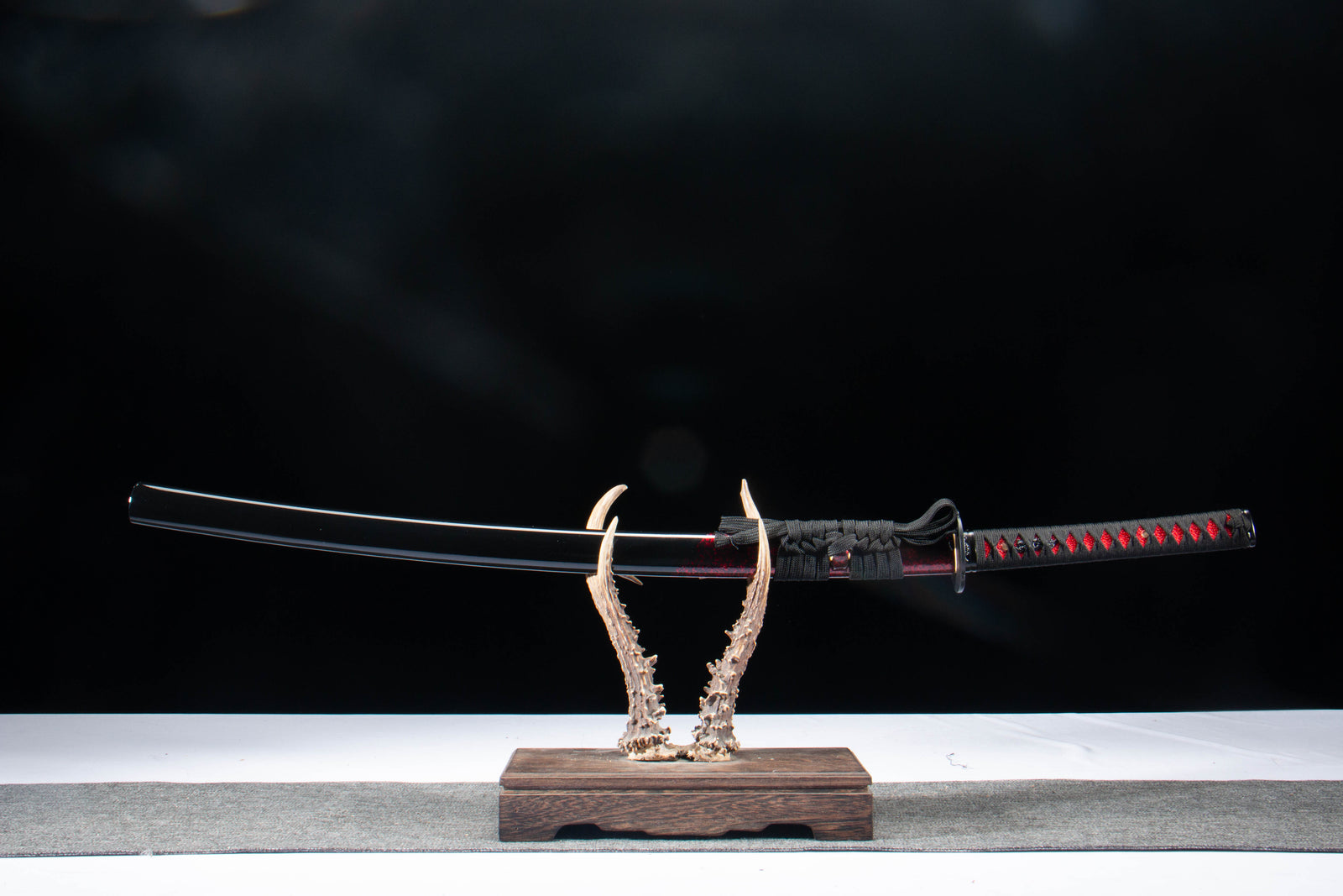 Black Red Two-Tone 1065 Katana product photo 1