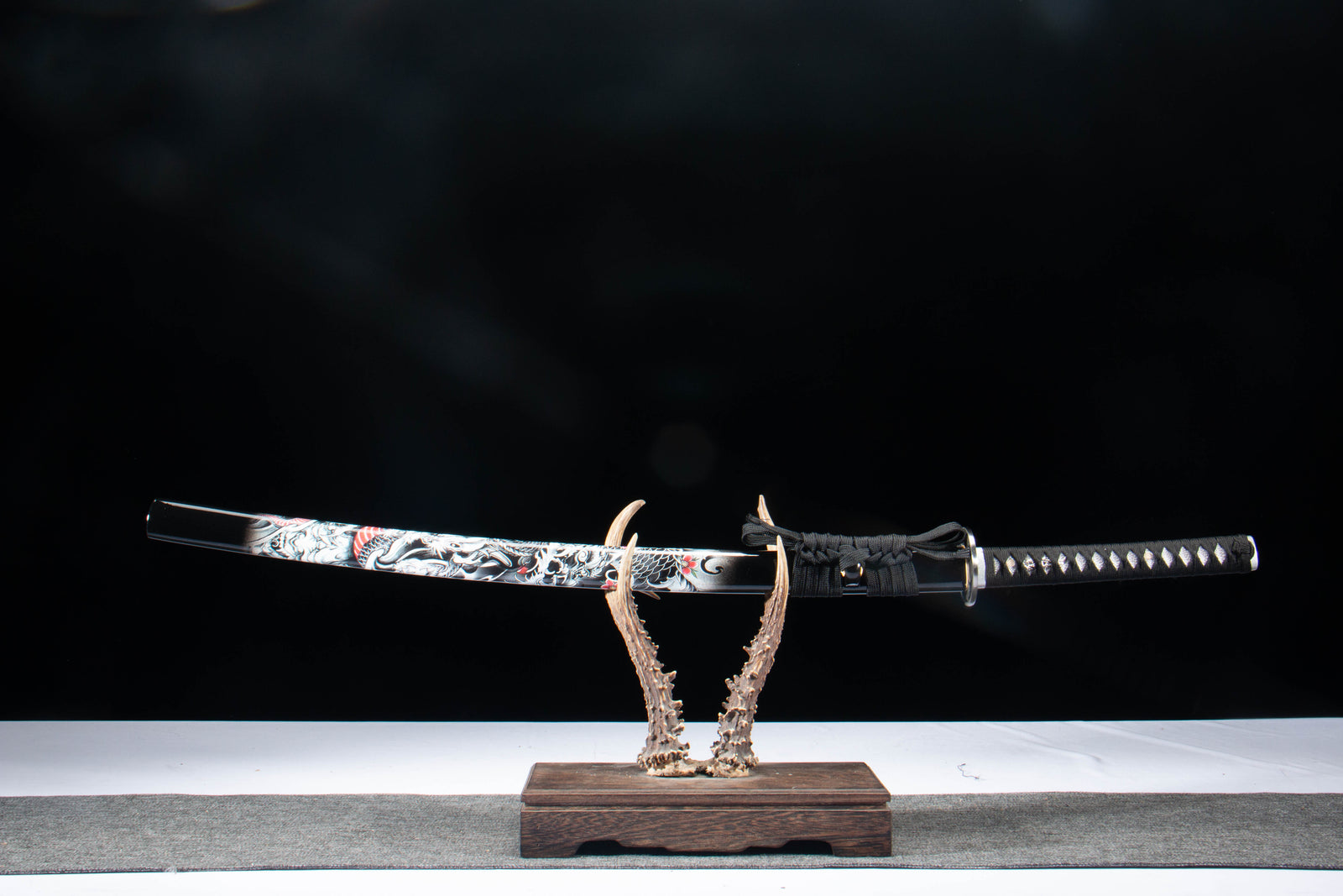 Black Dragon Kogarasu 1065 Katana product photo 1