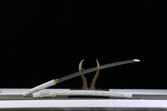 Katana – Ghost of Yōtei Gilded Dawn 1065 Steel | 羊蹄山の魂 破暁鍍金 handle, guard, and fittings detail photo