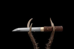 Tanto – Rosewood Whisper 花梨離花の囁き - 1045 carbon steel Tanto handle, guard, and fittings detail photo