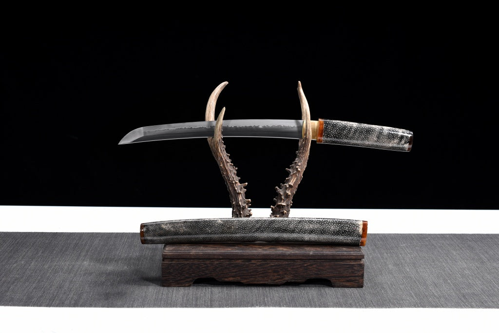 Tanto – Homurashimo 焔霜 - T10 clay tempered steel Tanto full product photo
